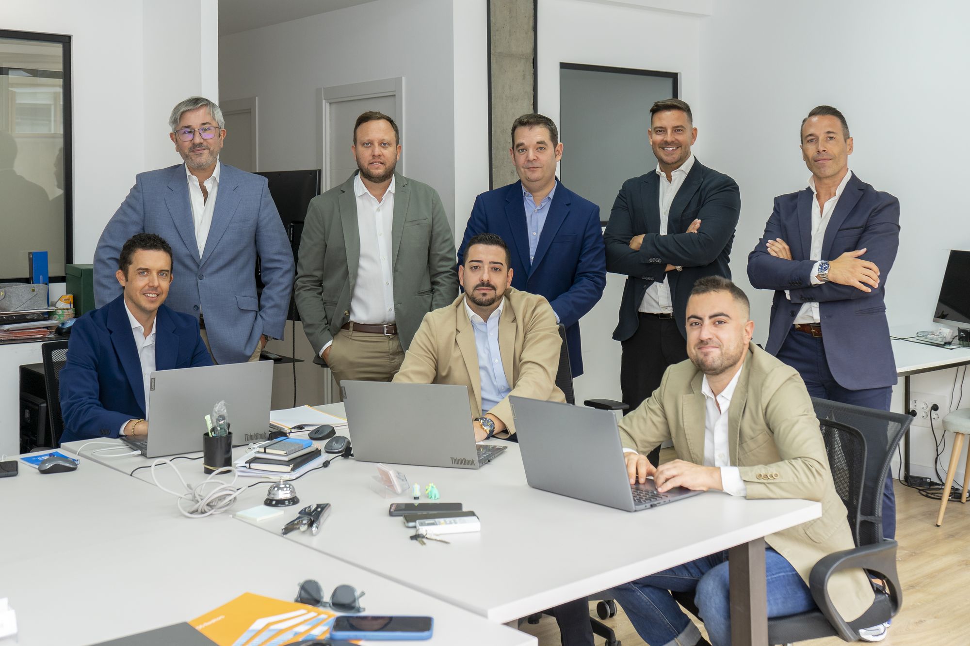 El equipo de DS Realty en una reunión de trabajo