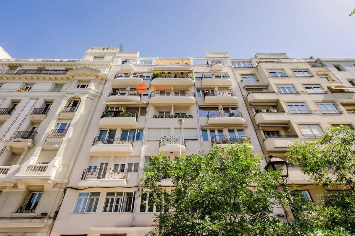 Vivienda frente al Parque del Retiro, calle Ibiza (Ibiza)