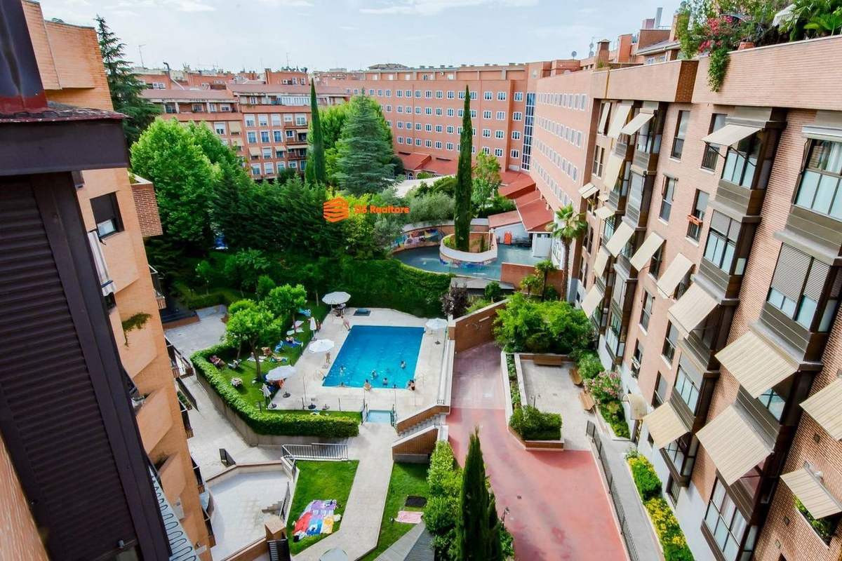 Ático de 146 m² con gran terraza y orientación sur (Delicias)