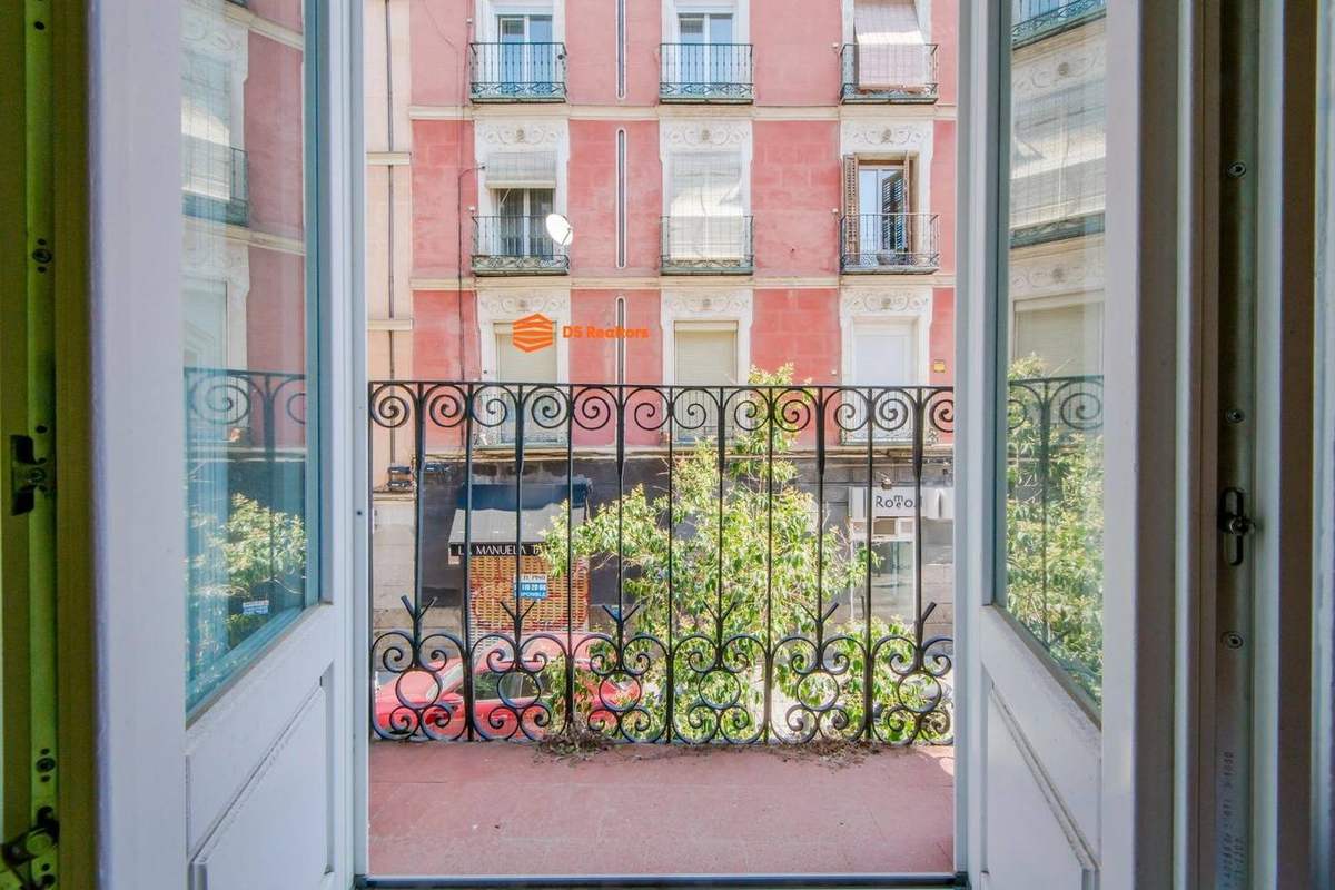 Elegante vivienda reformada con 5 balcones en edificio emblemático de Malasaña (Malasaña-Universidad)