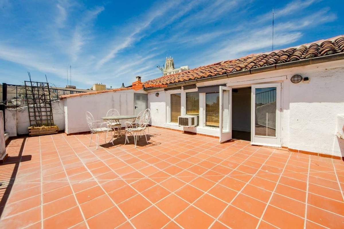Ático dúplex con terraza privada en Justicia (Chueca-Justicia)